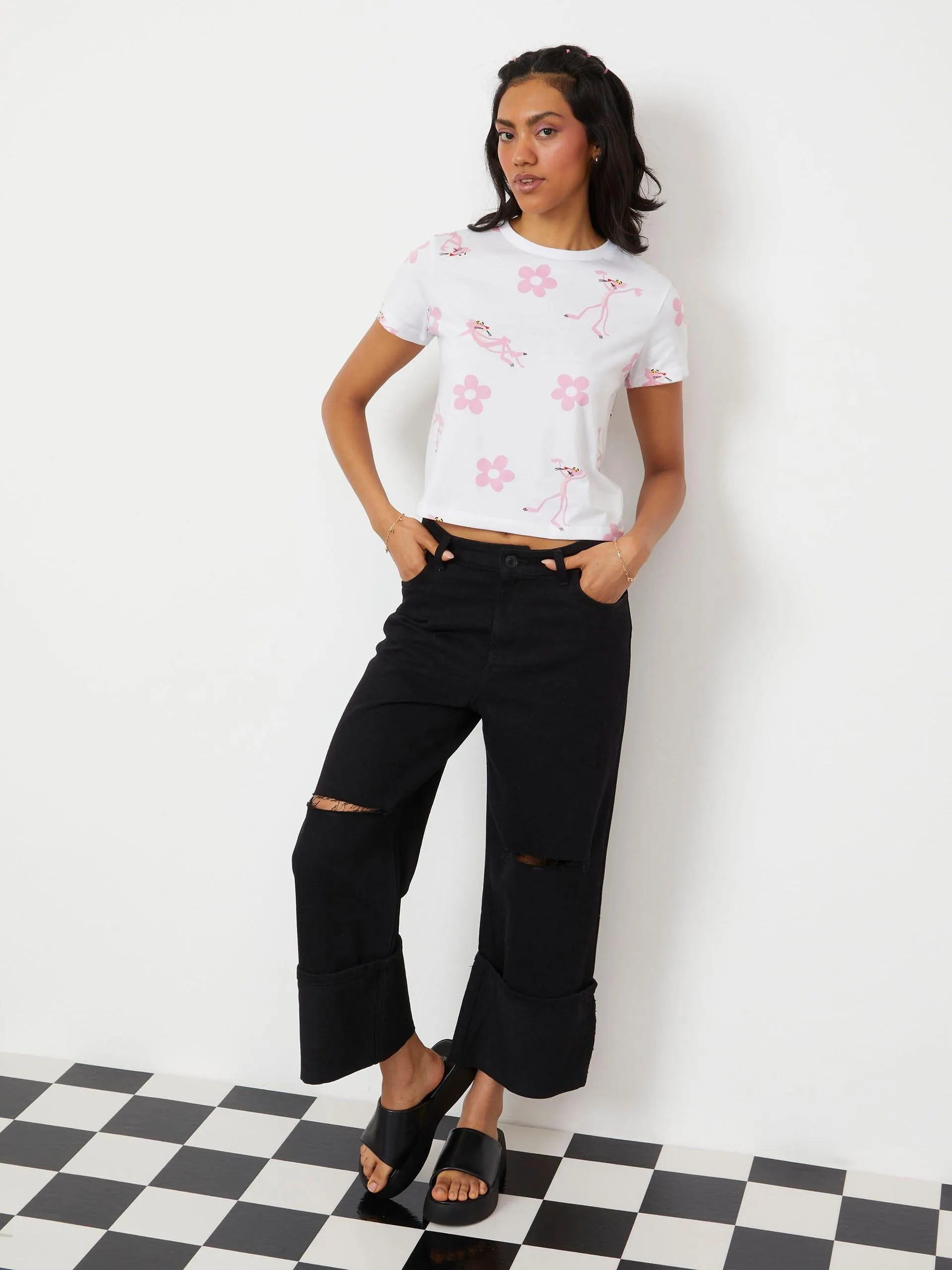 Playera Manga Corta Estampado de La Pantera Rosa y Flores Blanca