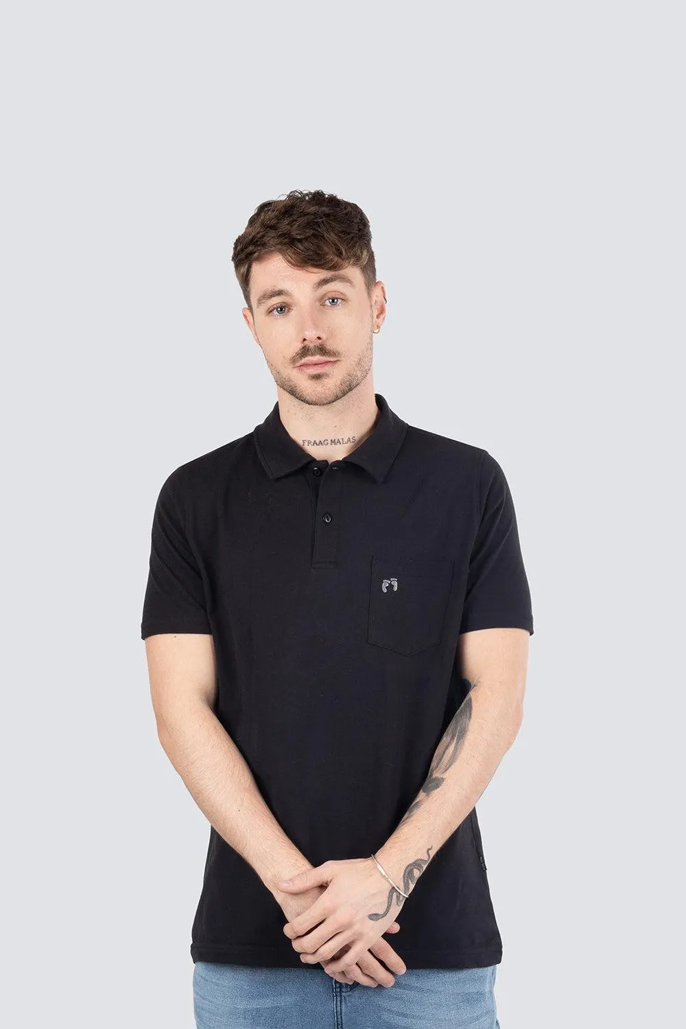 Polo negra con bolsillo