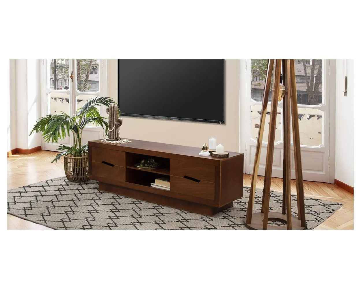 Mesa TV Harry Nogal Café