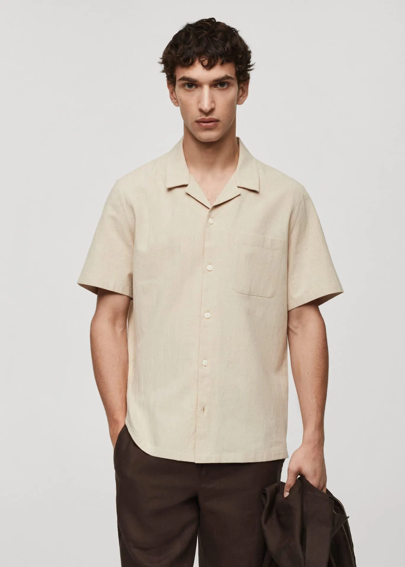 Camisa lino cuello bowling bolsillo