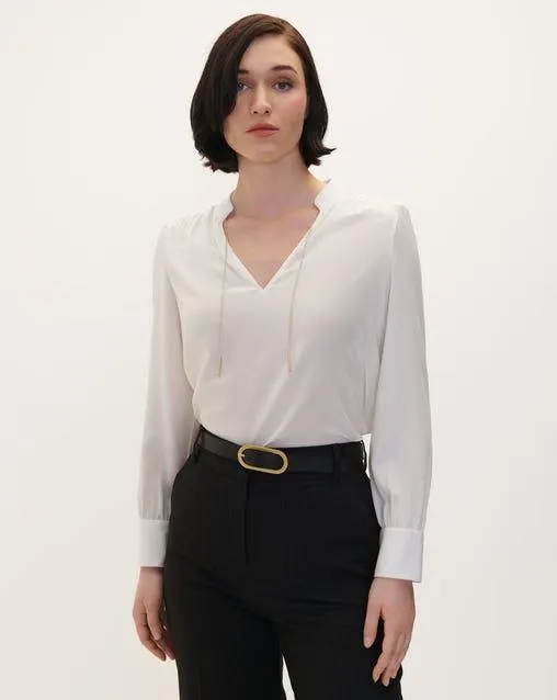 Blusa Blanca Jacquard Escote V Jaretas Metálicas