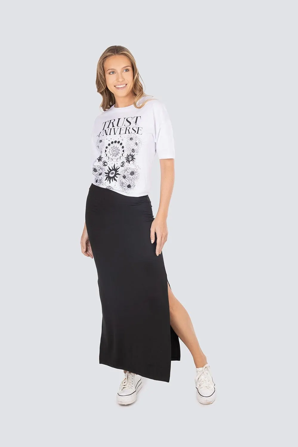 Falda larga con aberturas laterales