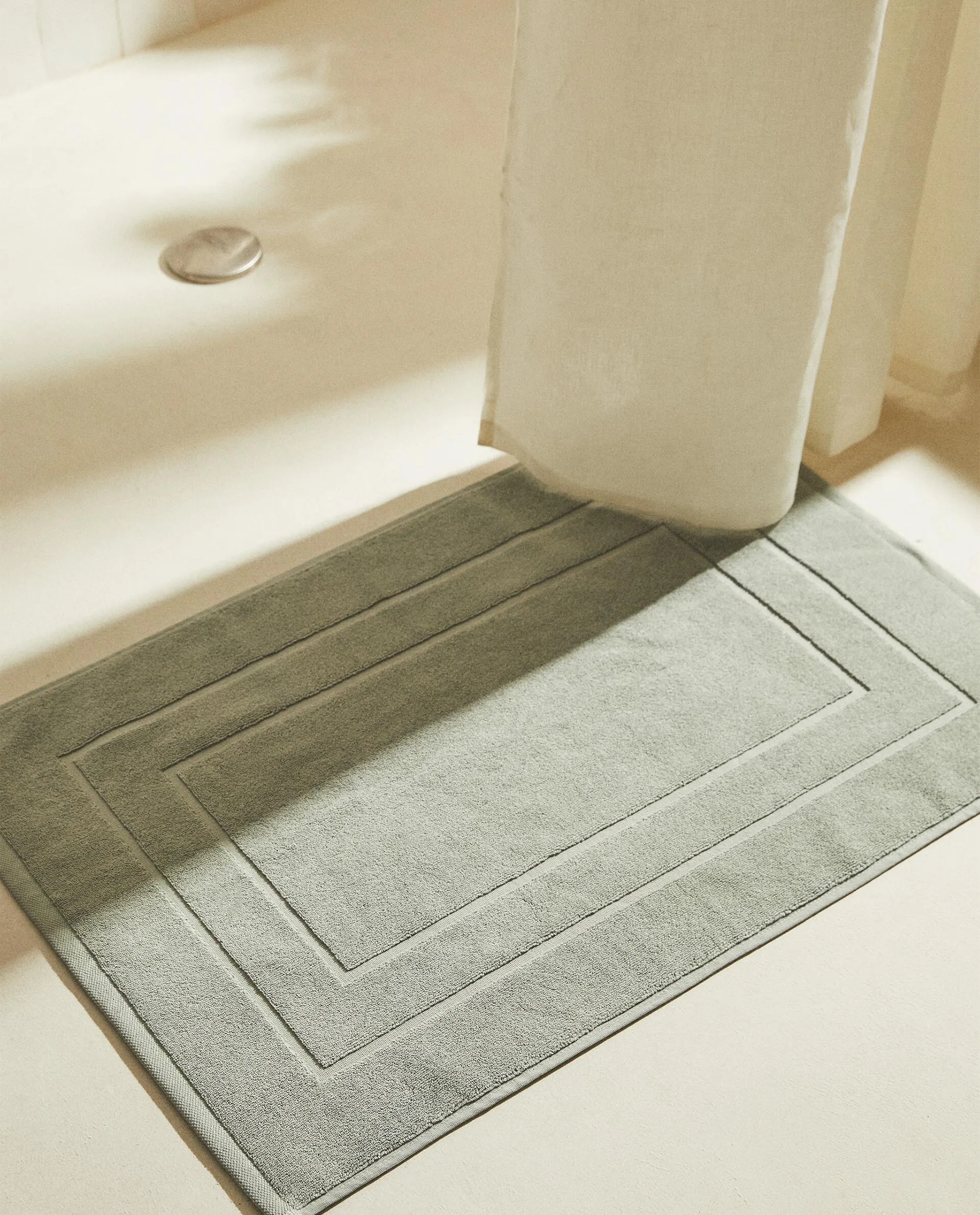 TAPETE DE BAÑO DE ALGODÓN ANTIDESLIZANTE