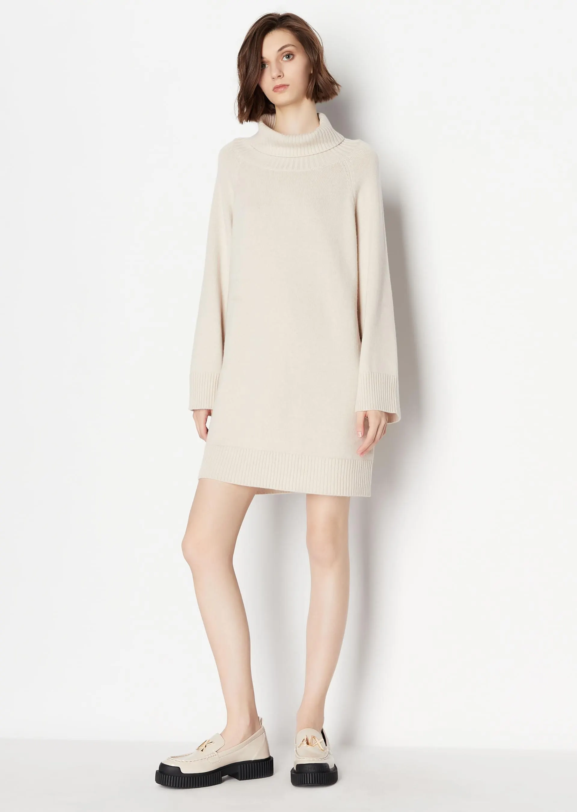 Vestido midi de jersey de mezcla de lana virgen con cuello alto