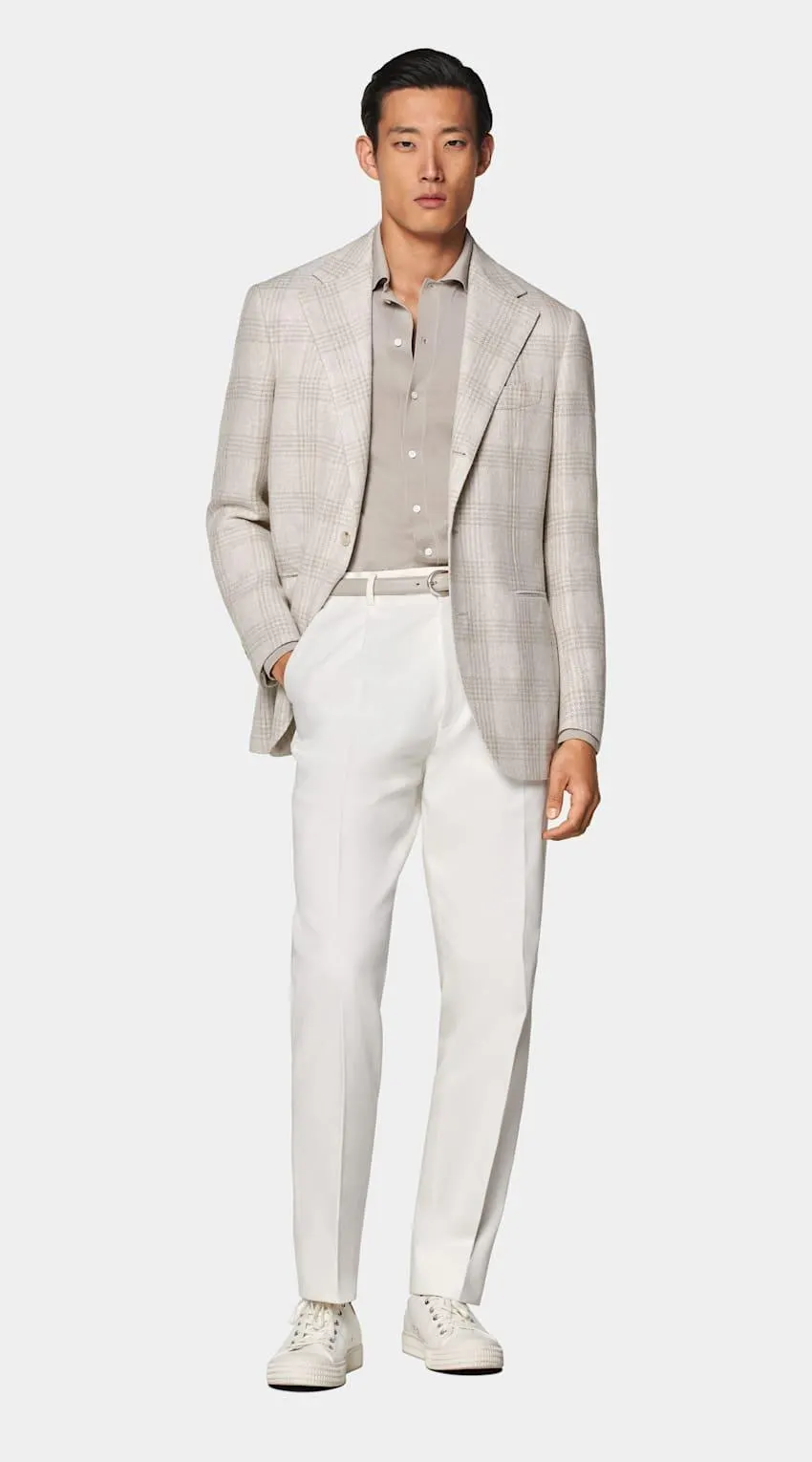 With its relaxed tailoring and classic details like jetted pockets and slightly widened notch lapel, this light taupe glen-checked Roma blazer brings a distinct old-school elegance to any occasion.