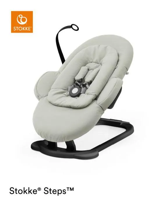 Stokke® Steps™ Wipstoel Soft Sage Black Onderstel