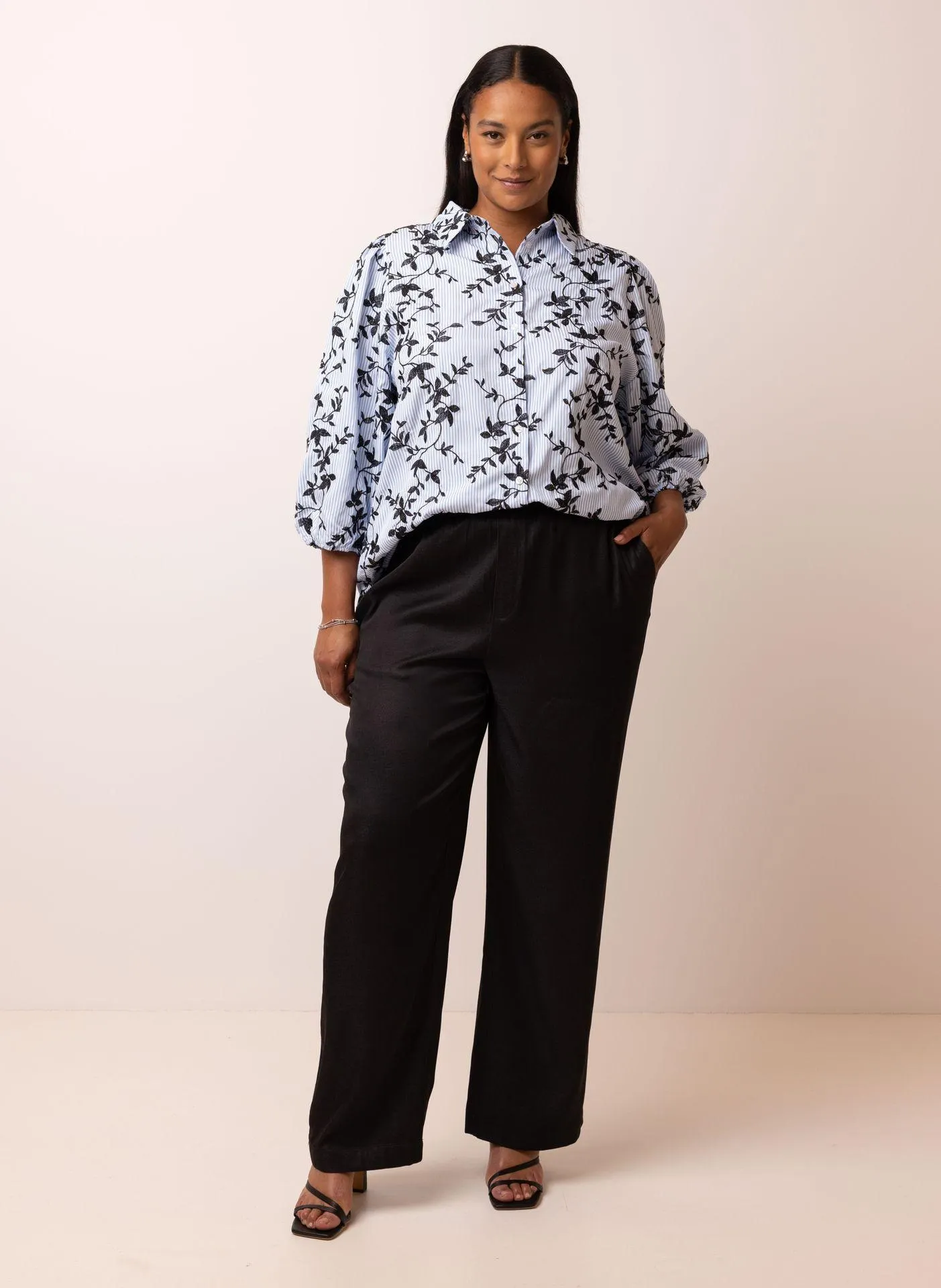 Blauw/wit gestreepte blouse met borduursels