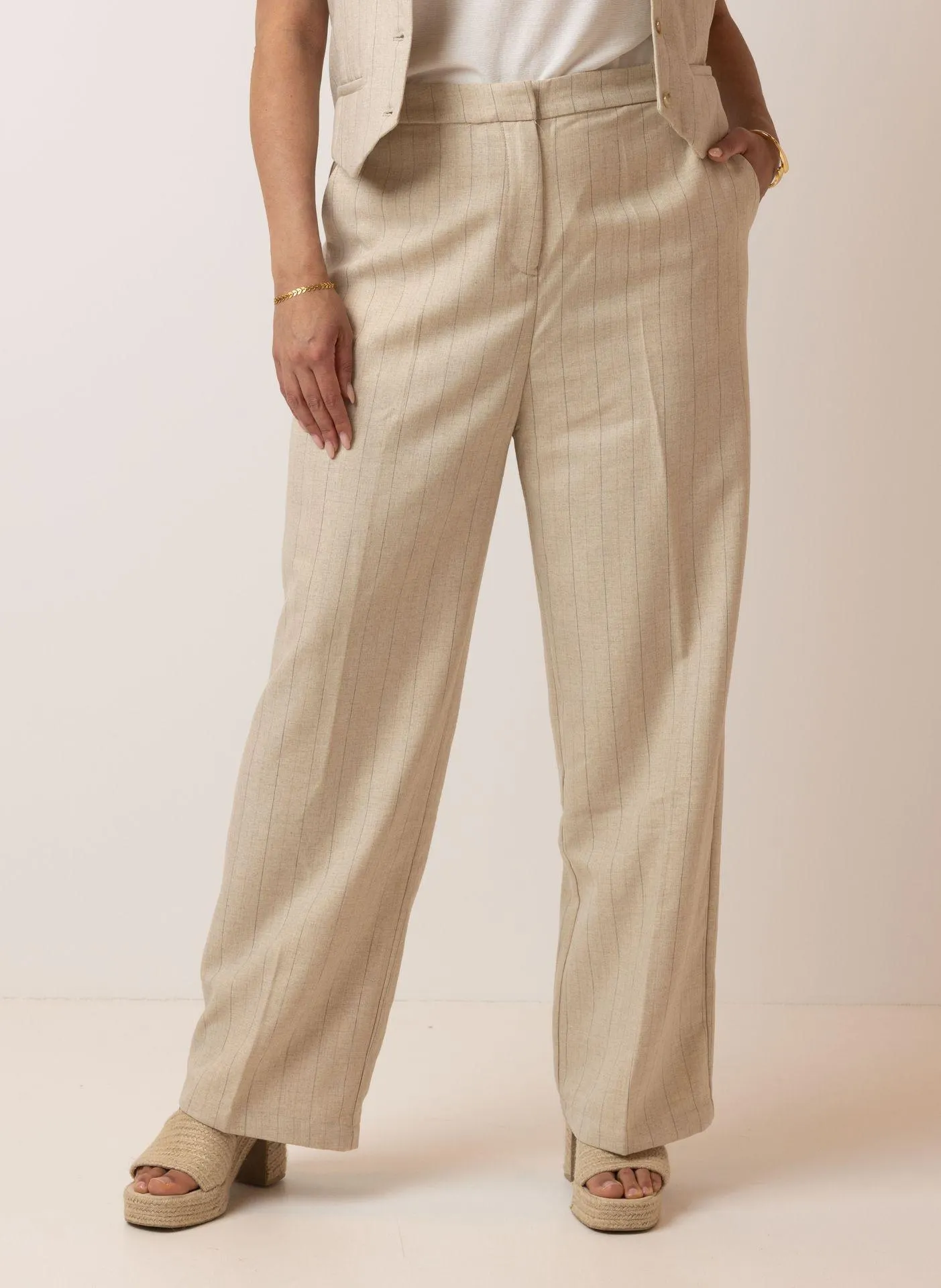 Zandkleurige rechte broek