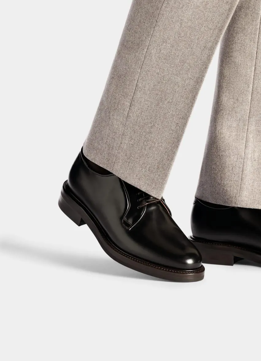 A bold, chunky design that brings some British-inspired style to your look, these classic brown Derby lace-ups are crafted in Italy with full leather lining and a Vibram sole.