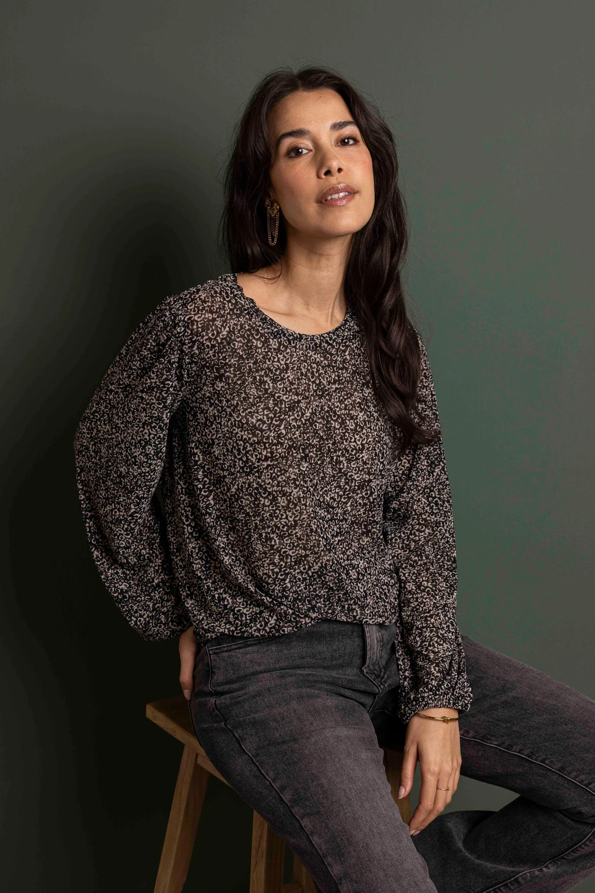 Zwart mesh shirt met panterprint