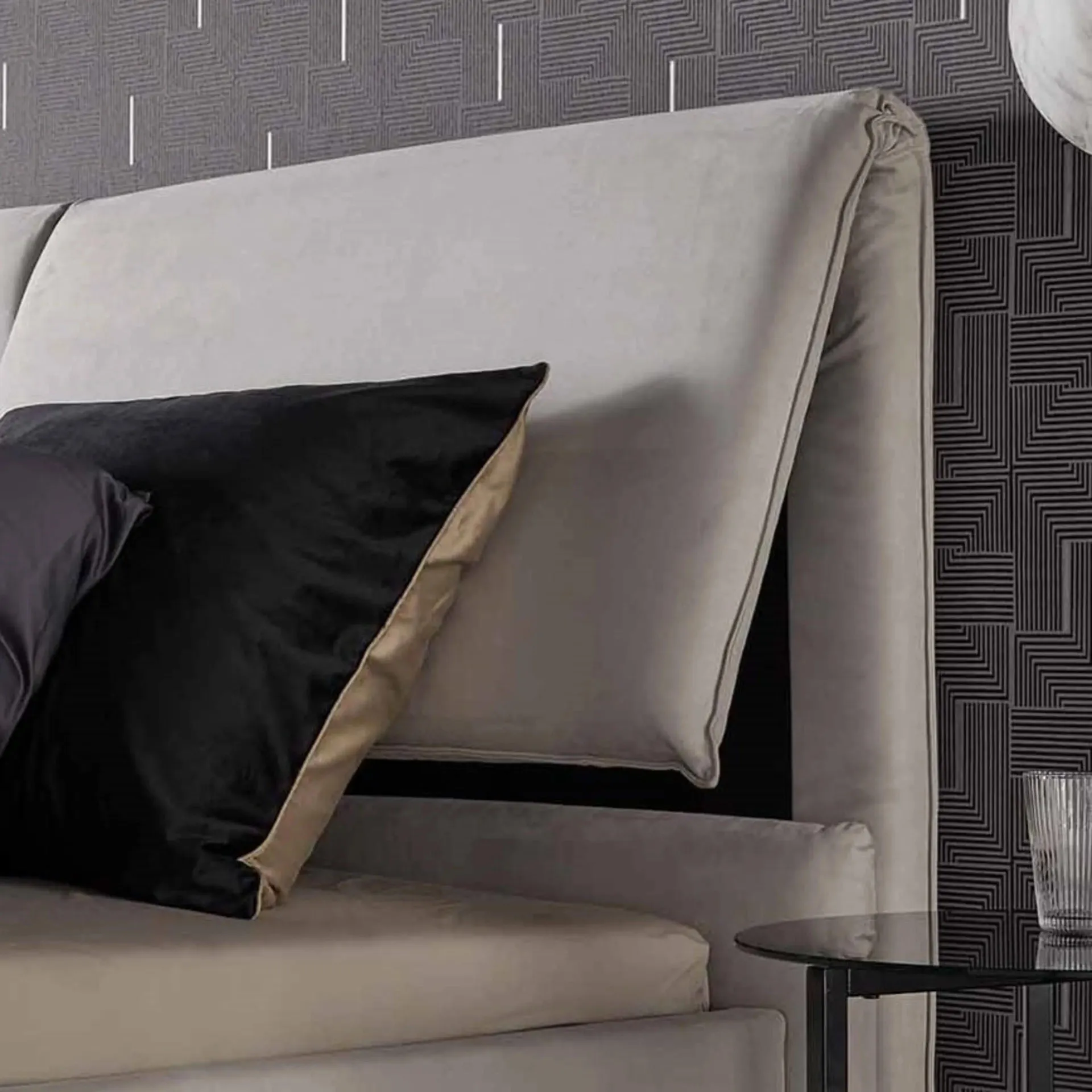 Gestoffeerd Bedframe Online-Only Night Stockholm