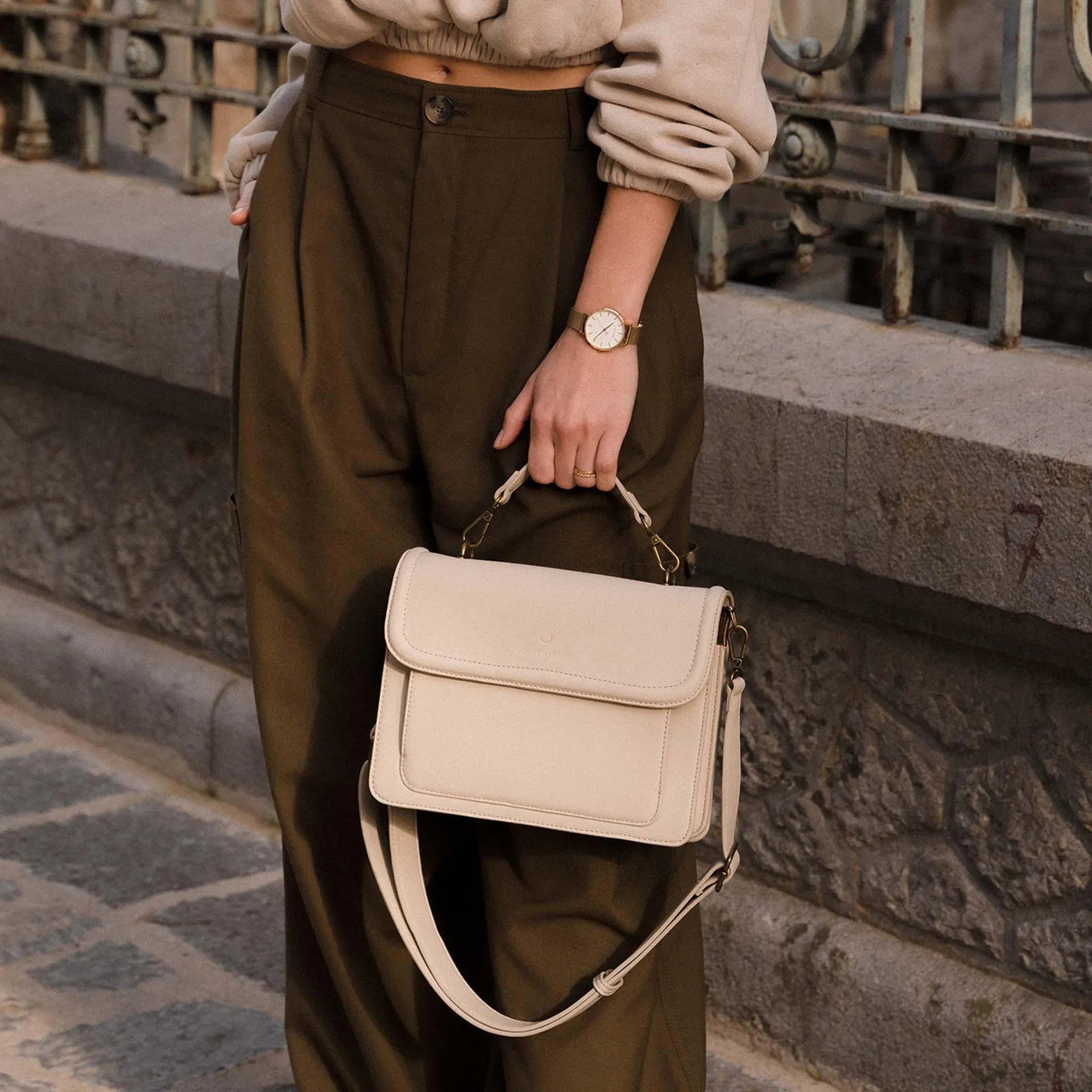 Essential Bag crème crossbody tas VH22020