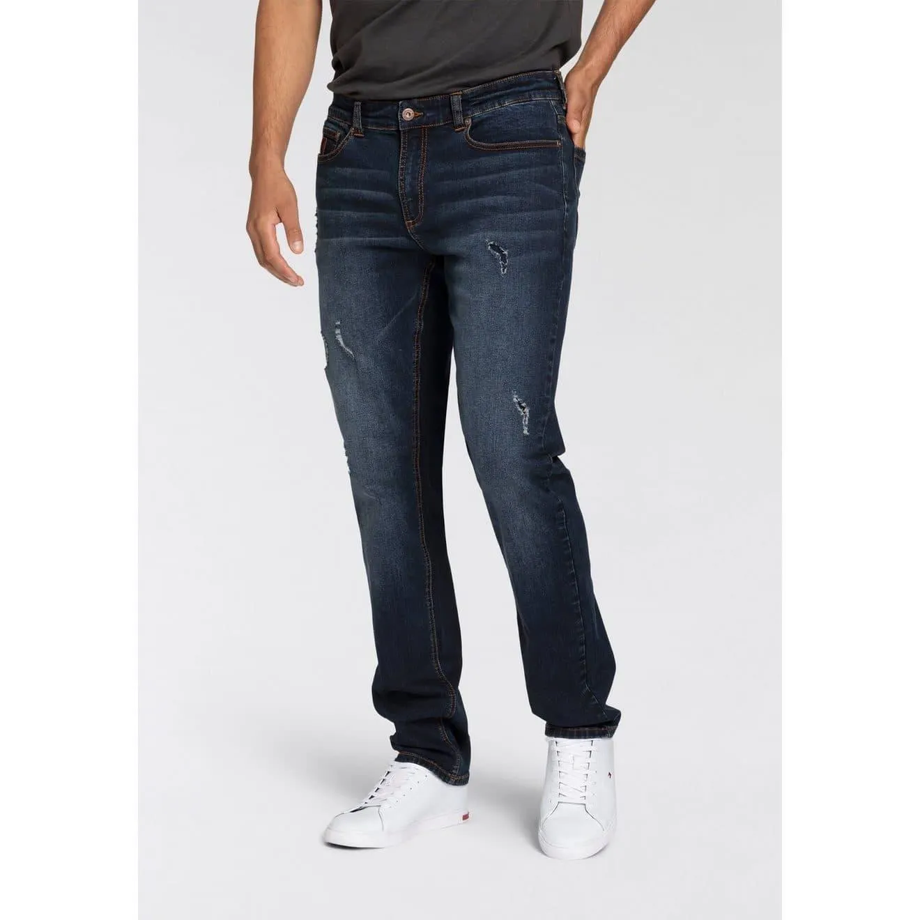 Bruno Banani Straight jeans Hutch rechte broekspijpen, gedeeltelijk met modieuze destroyed-effecten,