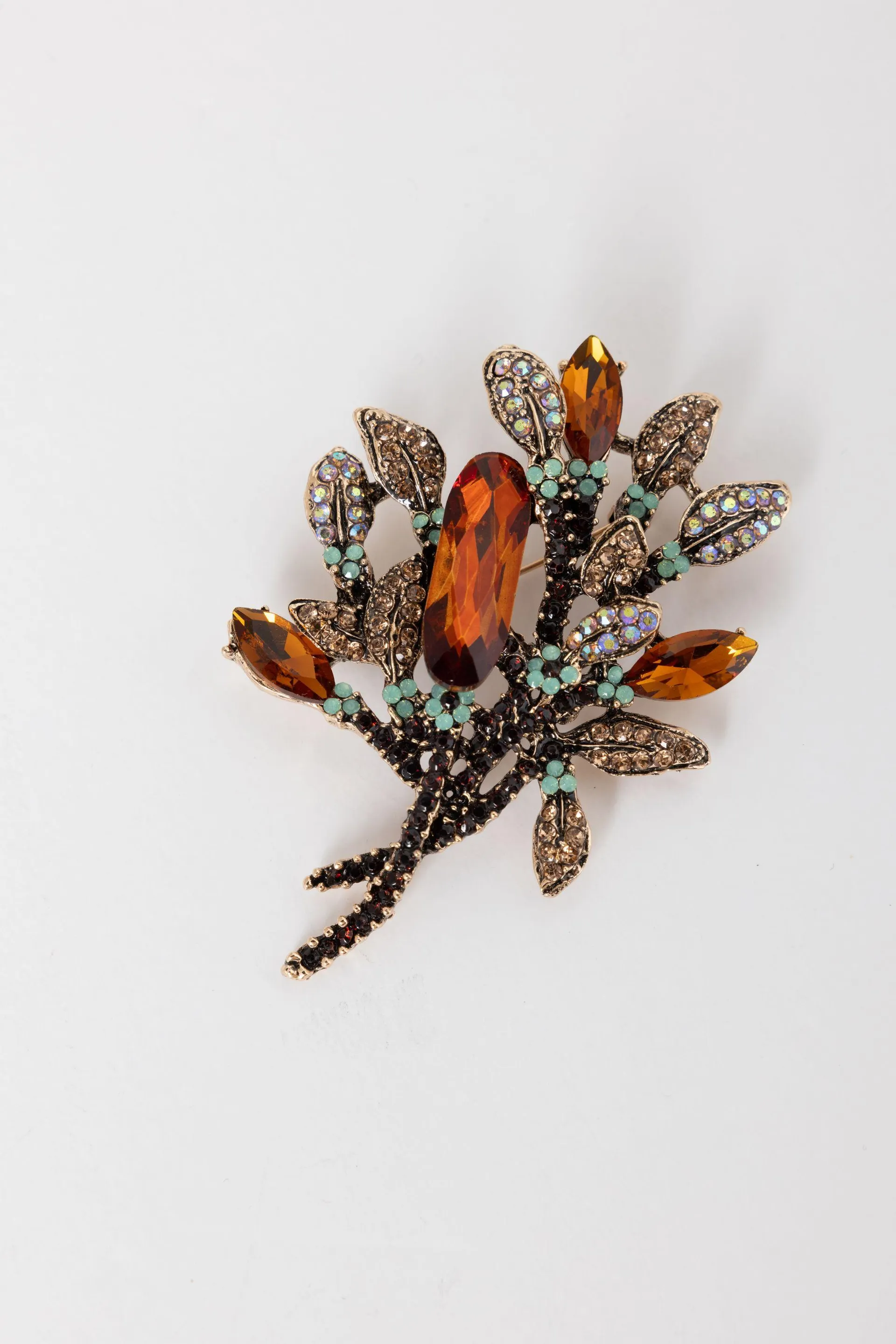 Goudkleurige broche boeket