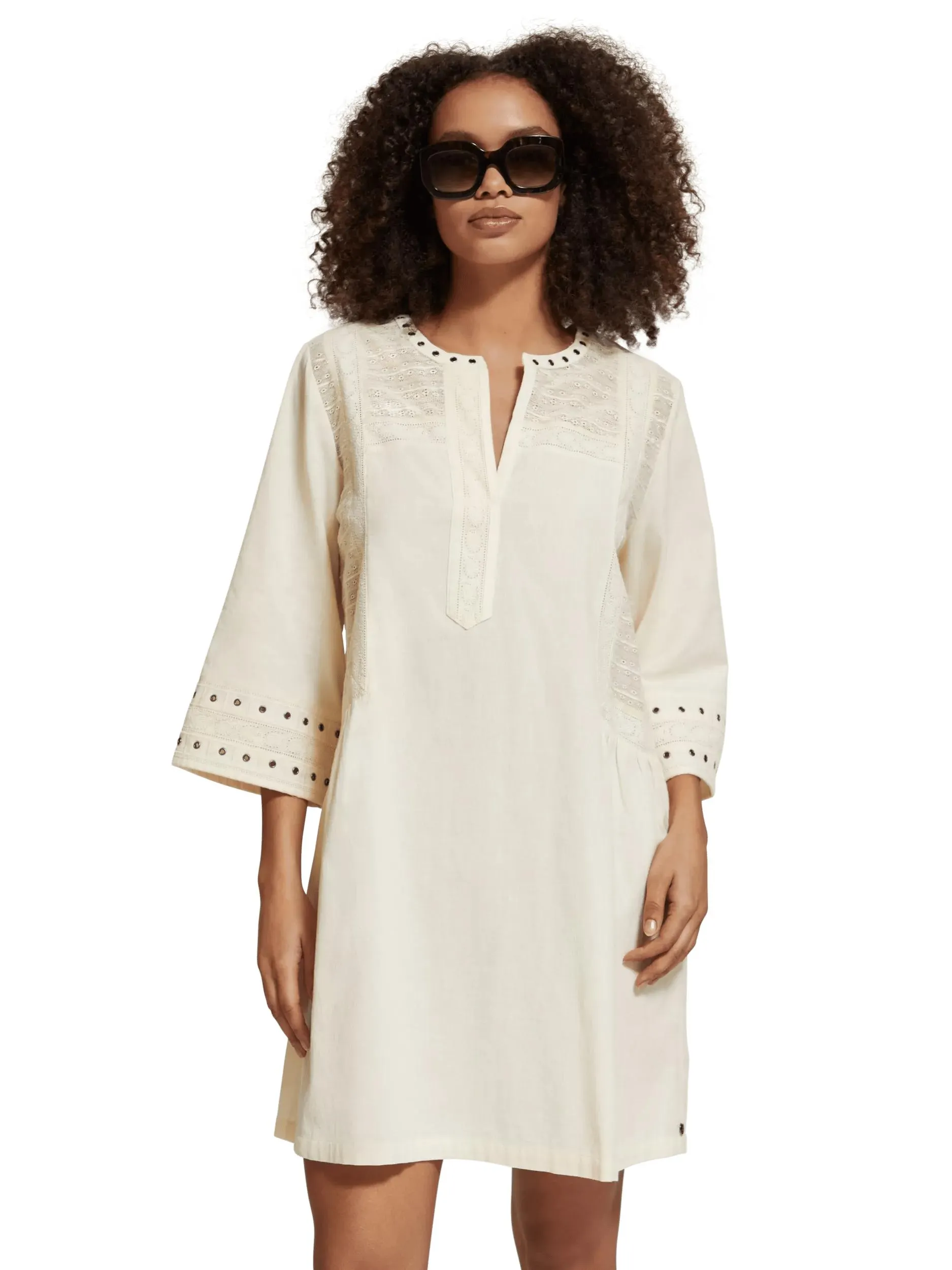 Korte jurk met oogjes