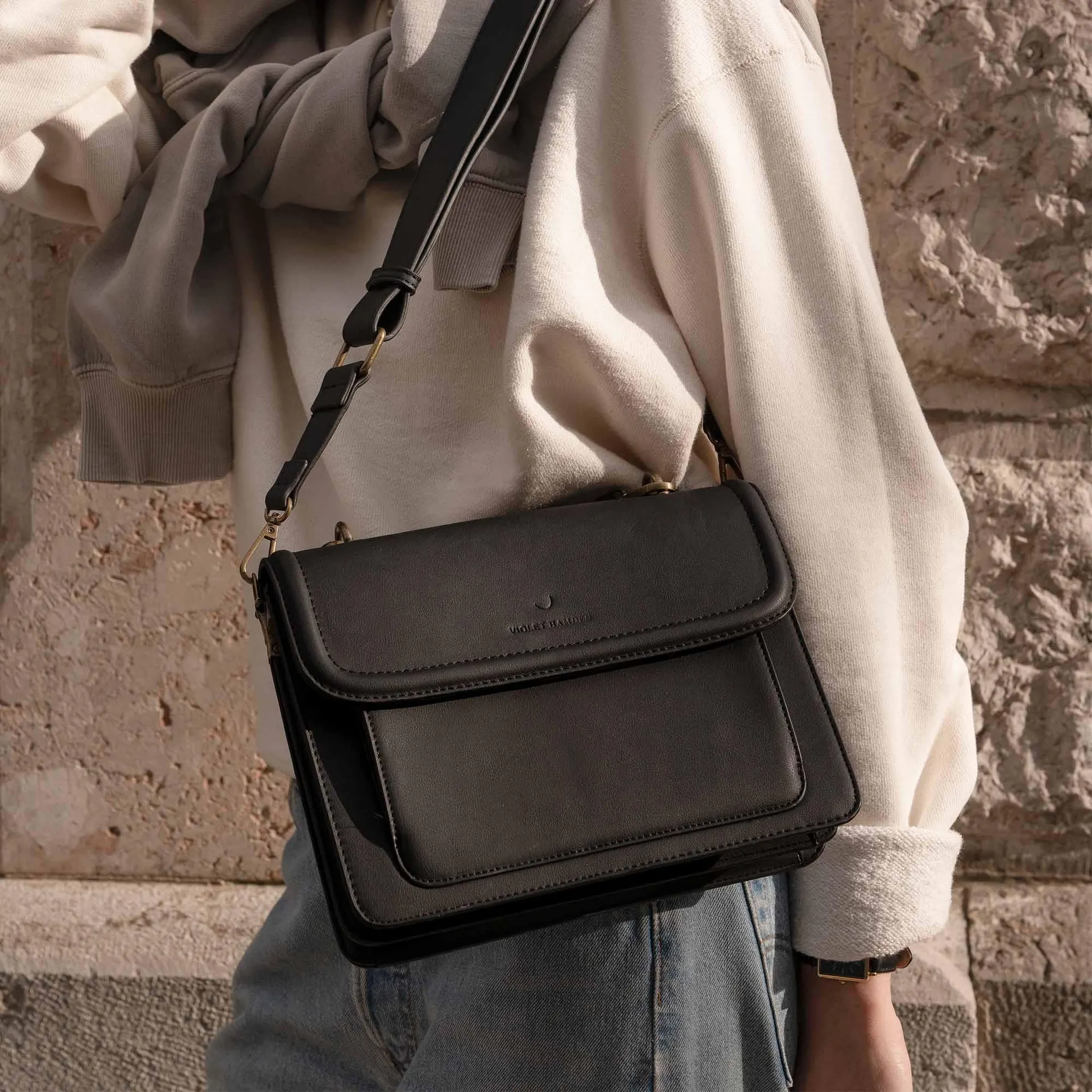 Essential Bag zwarte crossbody tas VH22021