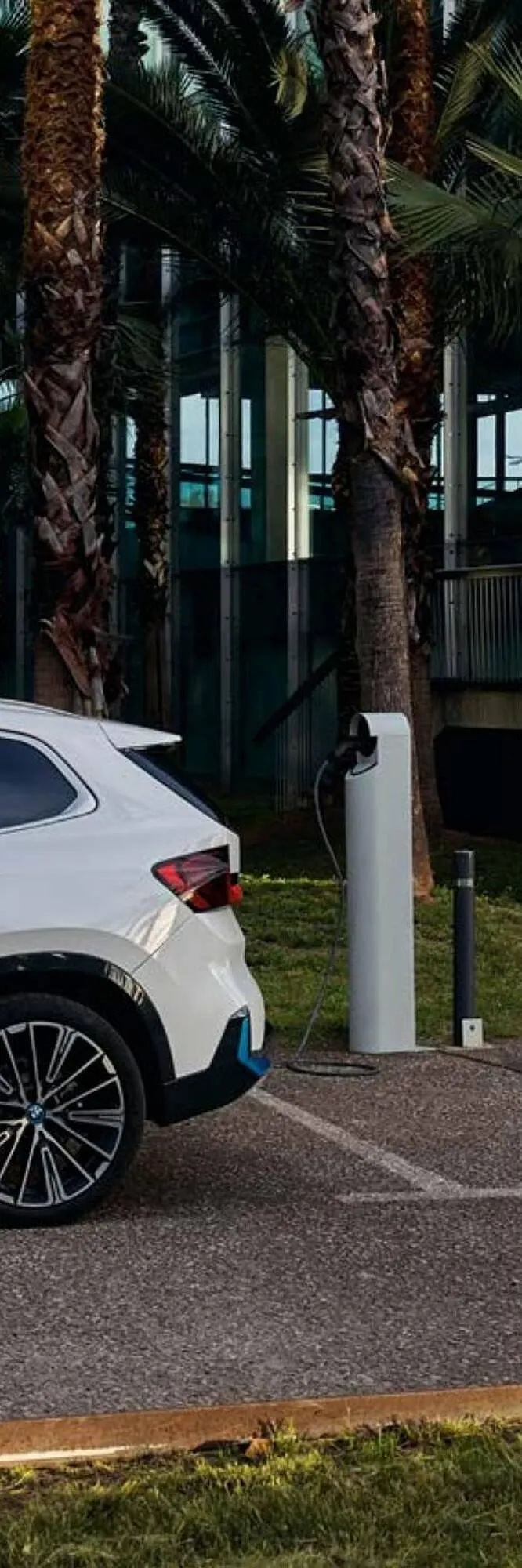 BMW folder - iX1 & X1 van 31 december tot 31 december 2023 - Folder pagina 61