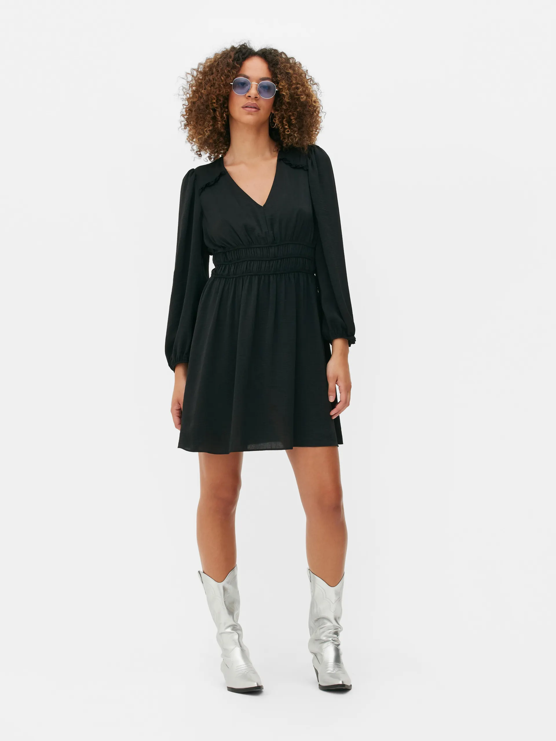 Satijnen mini-jurk met lange mouwen