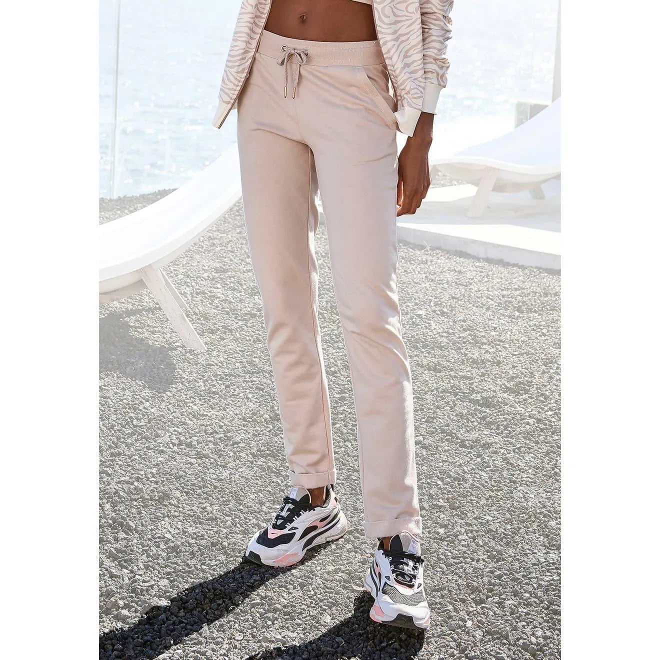 Lascana Loungebroek met modieuze omslagzoom, loungepak