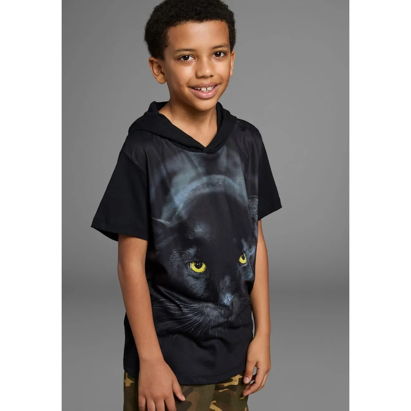 KIDSWORLD T-shirt Capuchon T-shirt met fotoprint: PANTHER Korte mouwen, modieuze pasvorm, met stijlvolle print