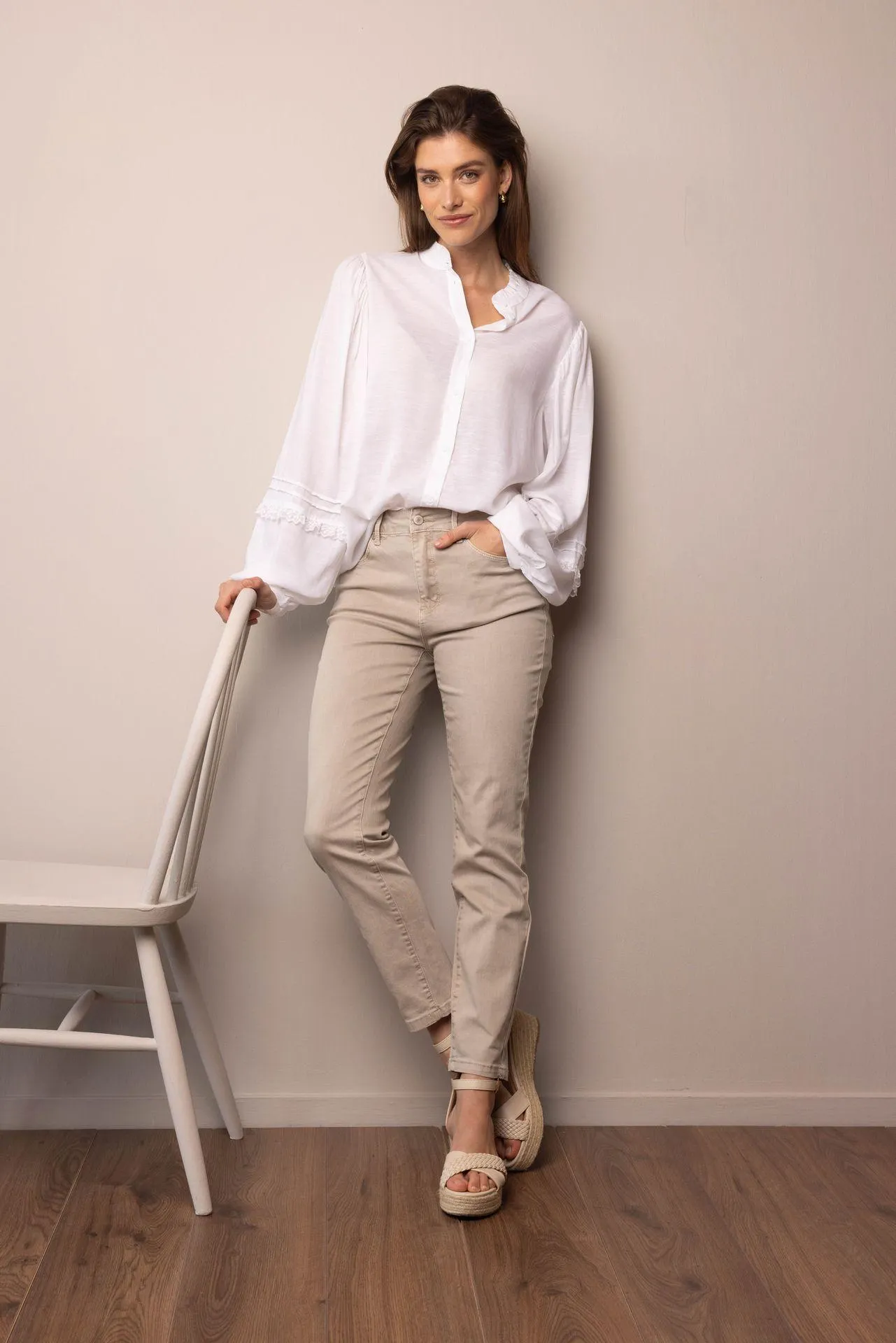 Sara jeans zandkleurig