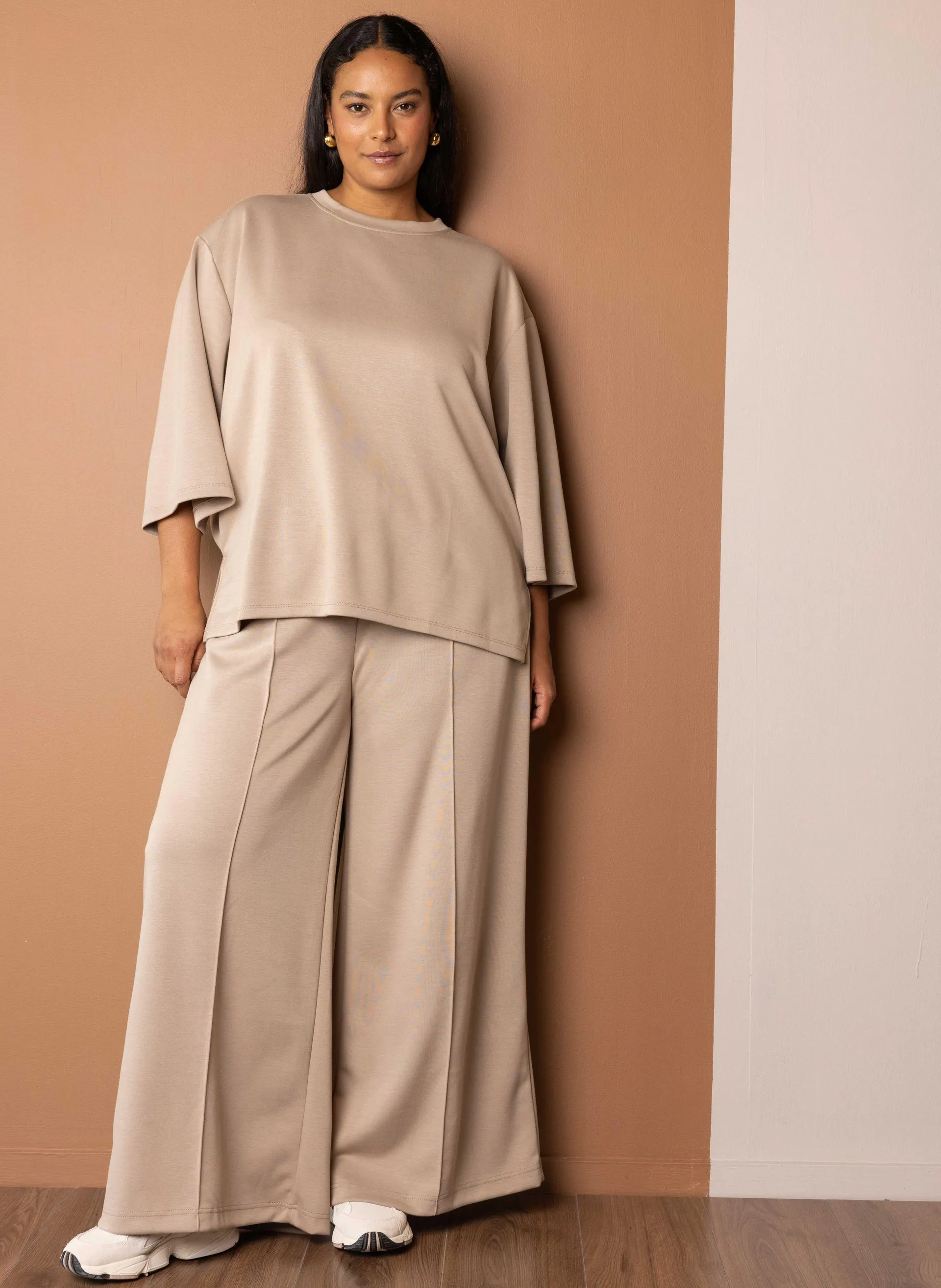 Zandkleurige wijde broek met elastische tailleband