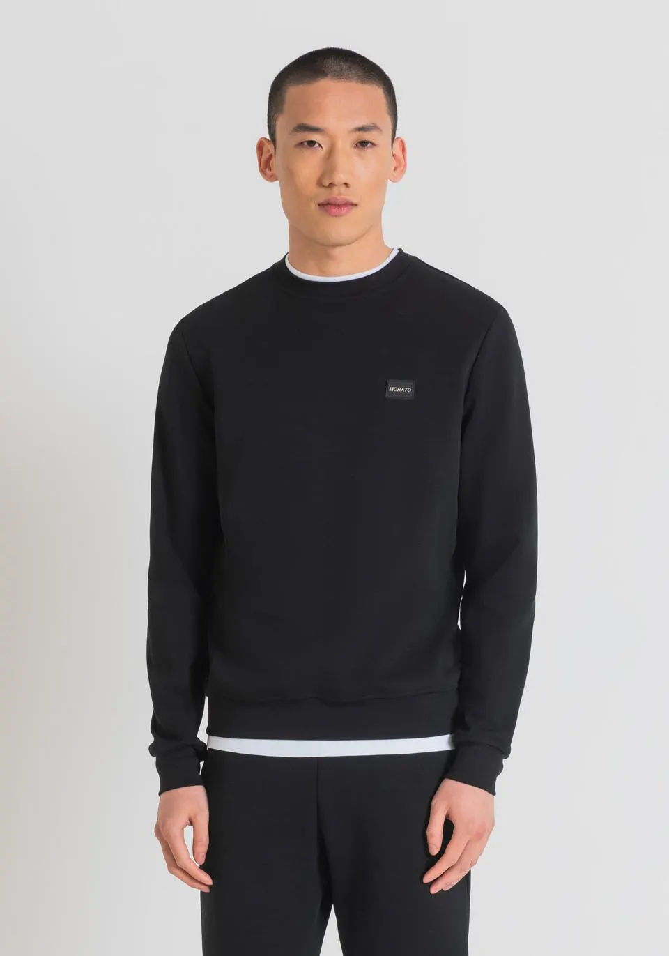 SLIM FIT CREW-NECK SWEATSHIRT IN COTTON BLEND FABRIC WITH LOGO PLAQUE