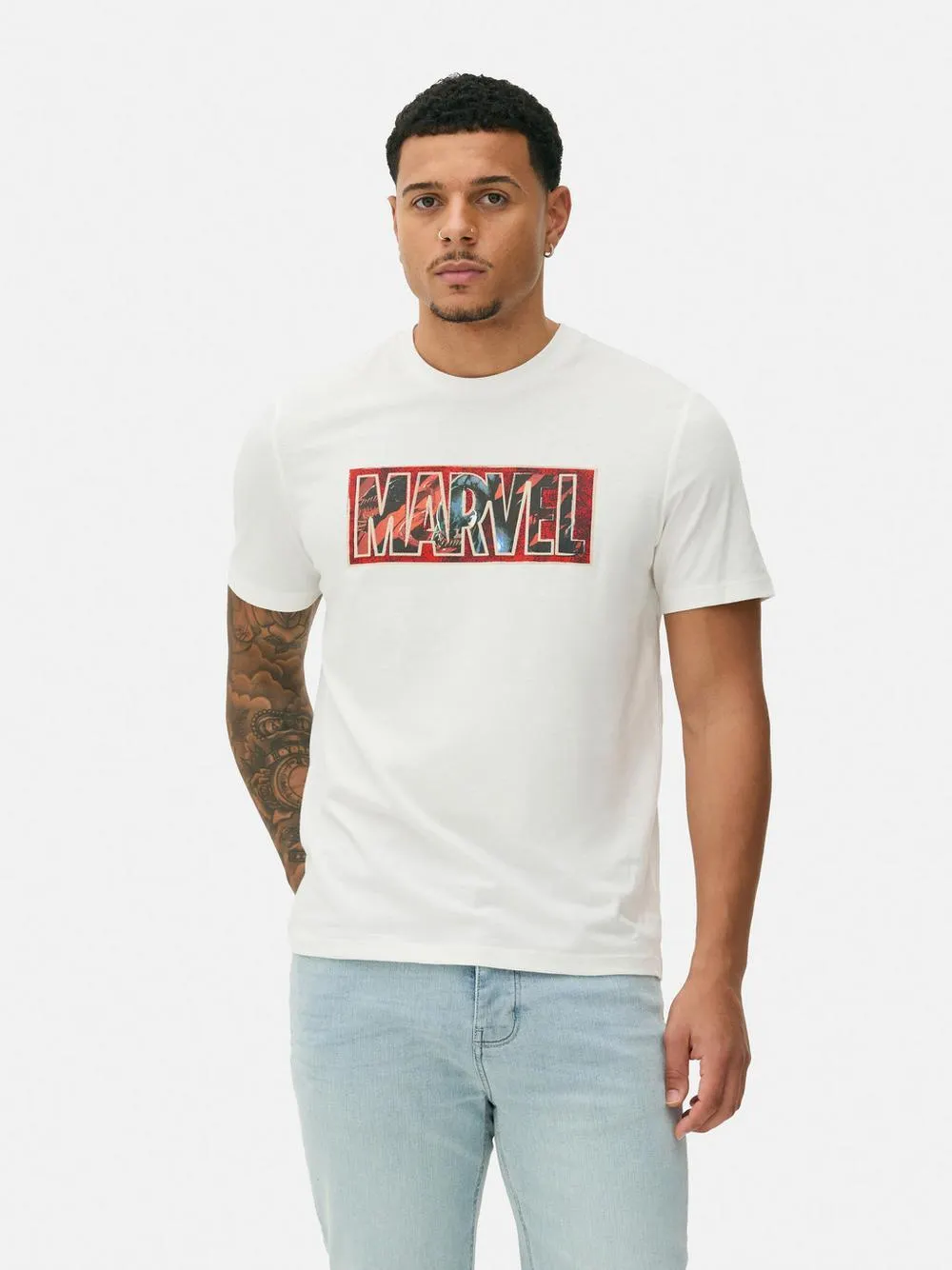 Camiseta de manga corta gráfica de MARVEL