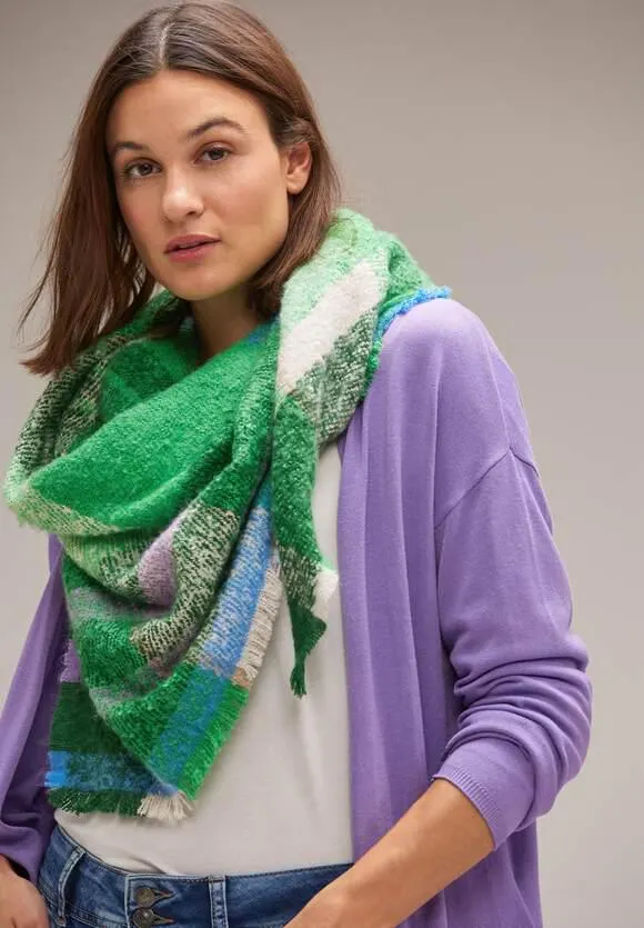 Driehoekige bouclé sjaal