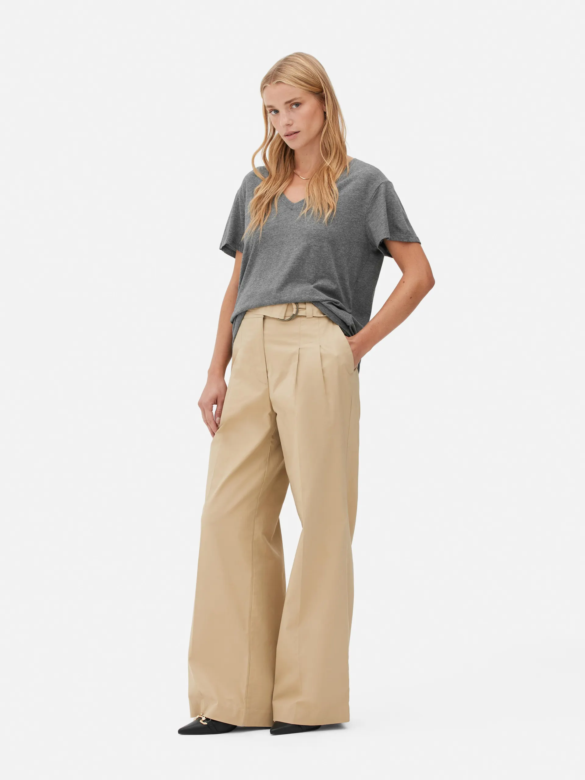 T-shirt met V-hals The Edit