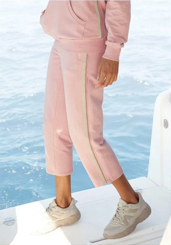 Bench. Relax-capribroek met glinsterstrepen