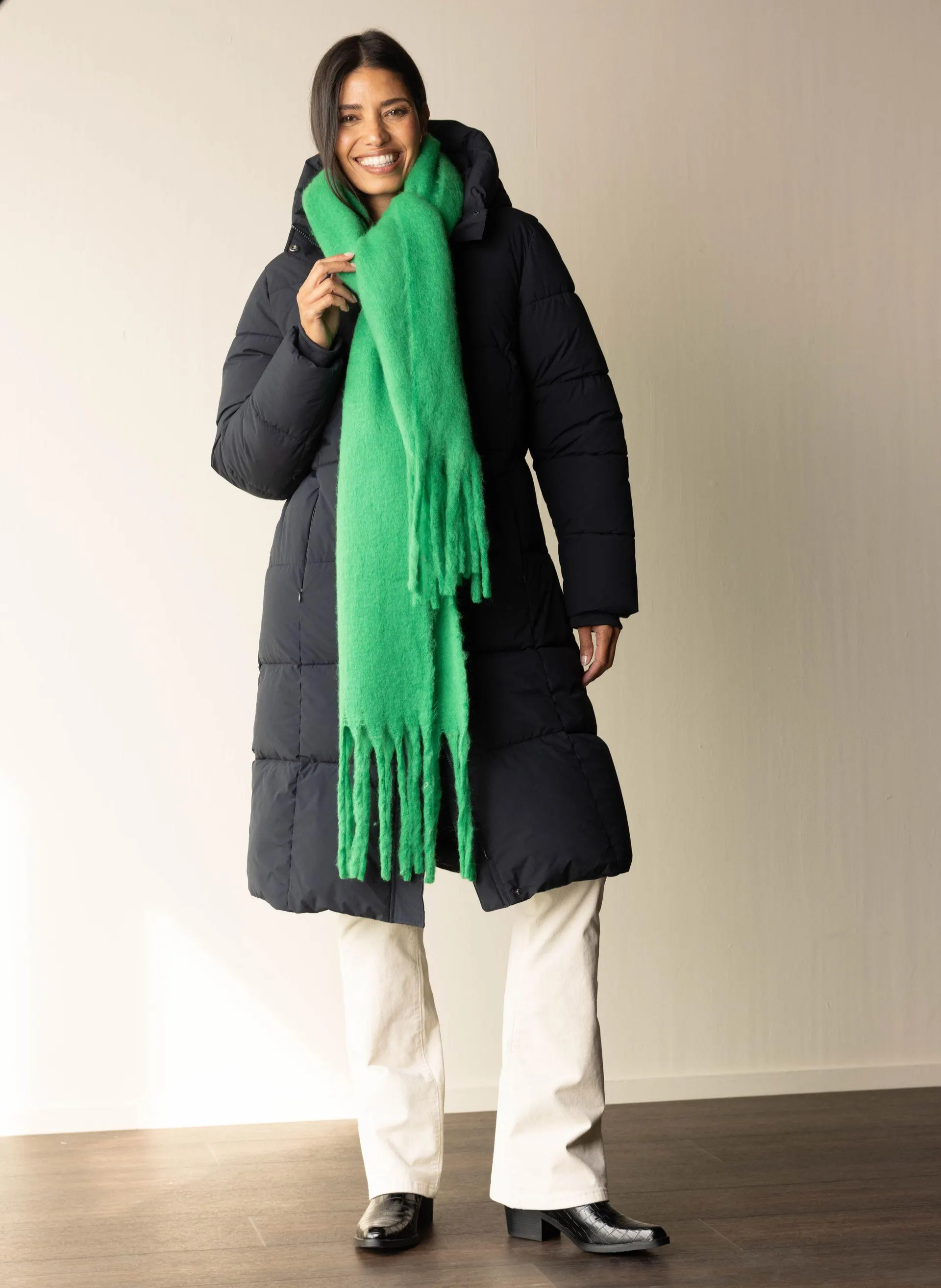 Groene gebreide sjaal met franjes