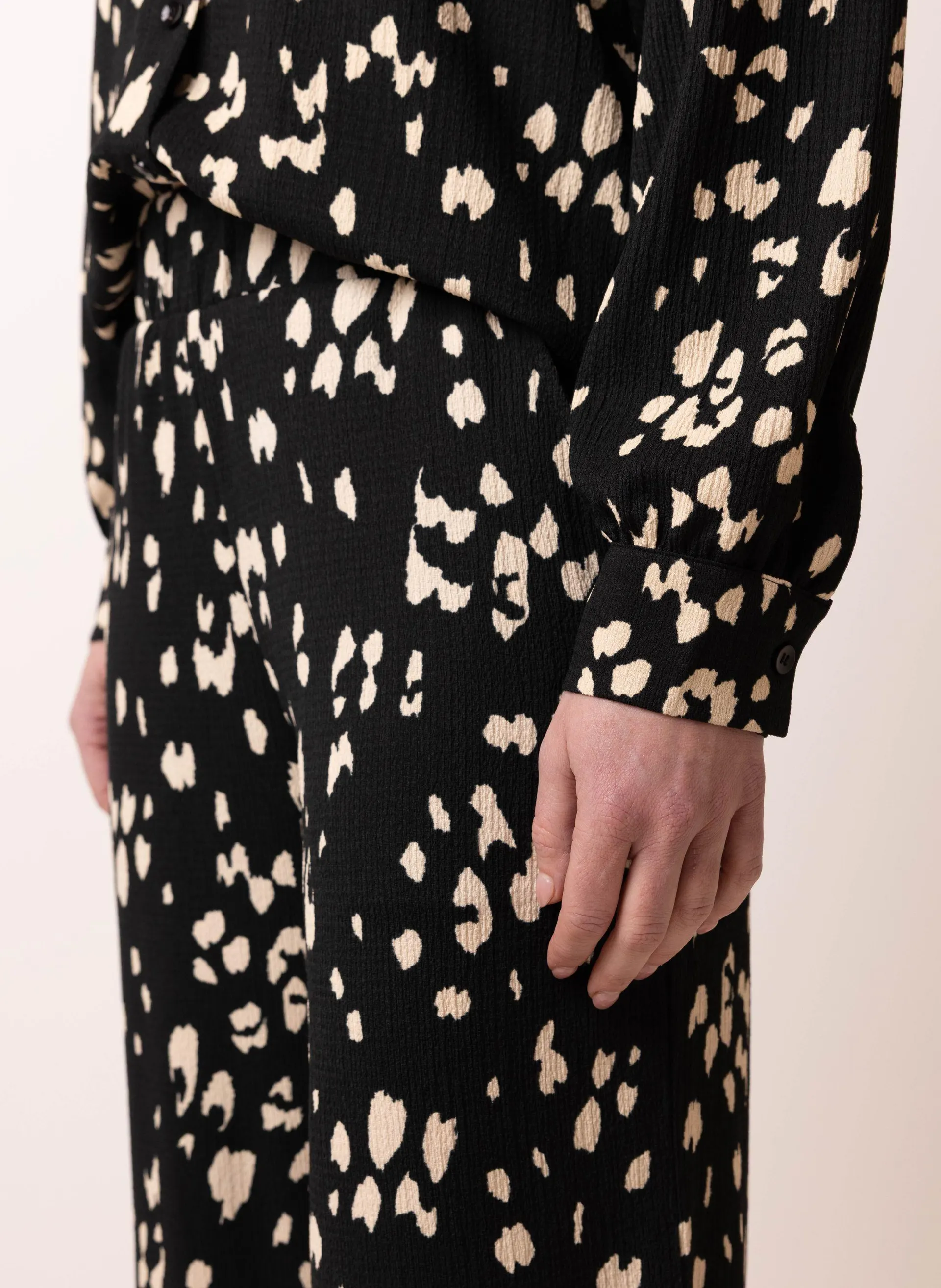 Zwart/ecru wijde broek met grafische print