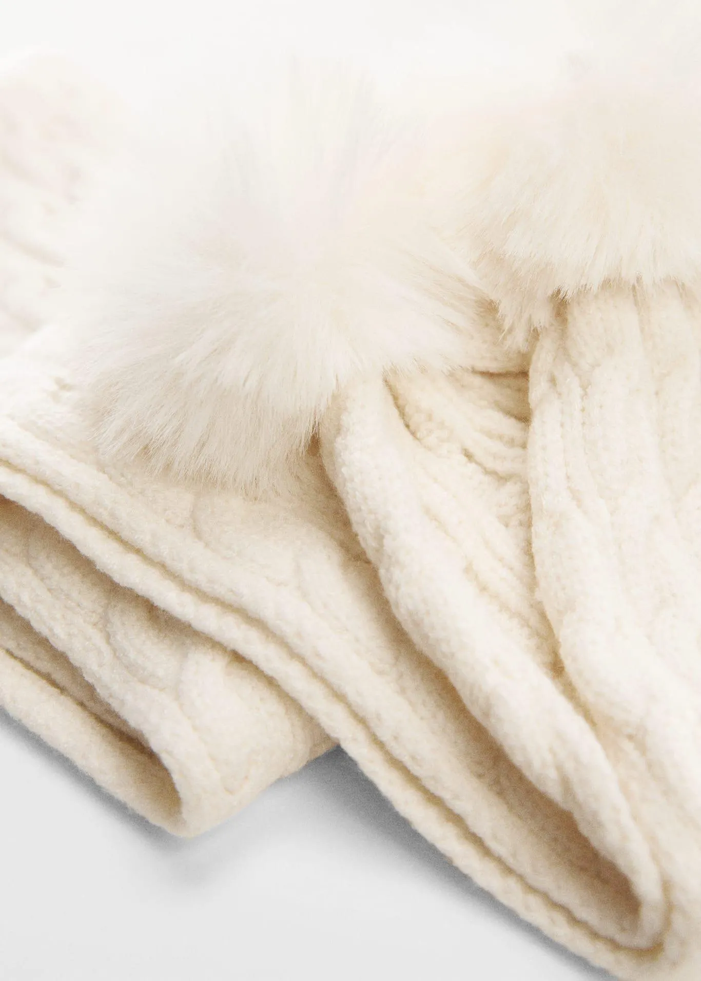 Gebreide sjaal met pompon