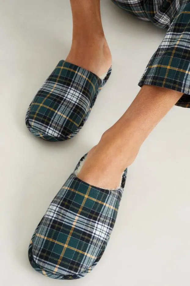 Slippers - check