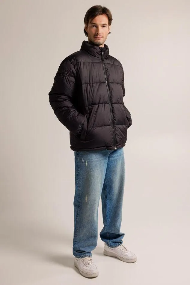 Kort pufferjack met een opstaande kraag