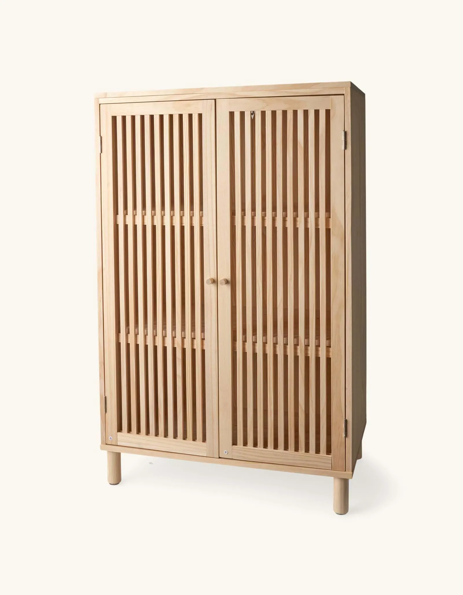 Kastje Grenenhout. 70 x 40 x 110 cm.