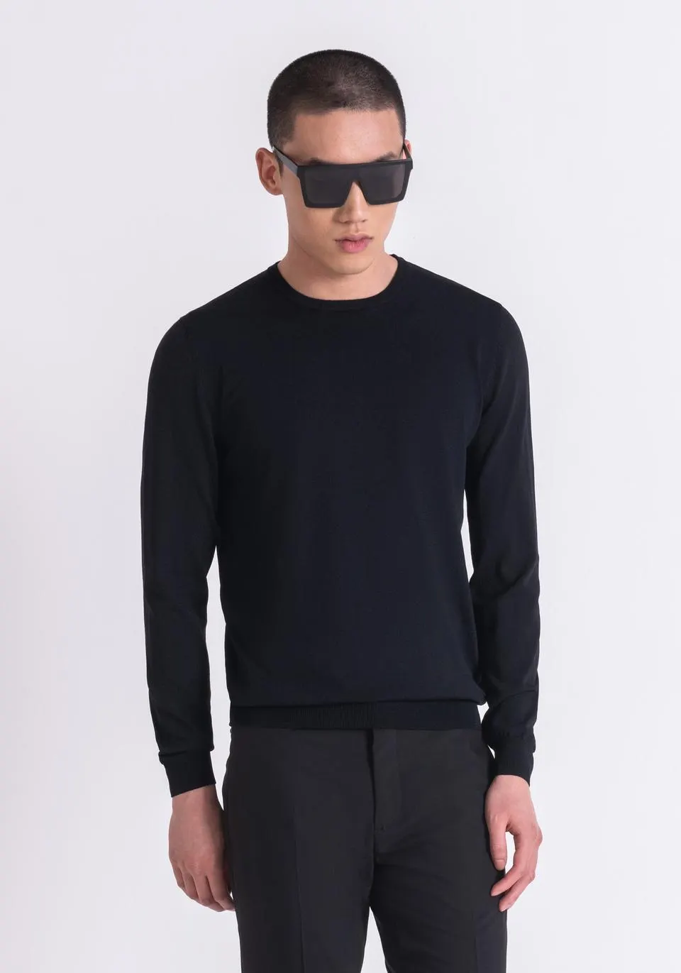 SUPER SLIM FIT SWEATER IN STRETCH VISCOSE BLEND YARN