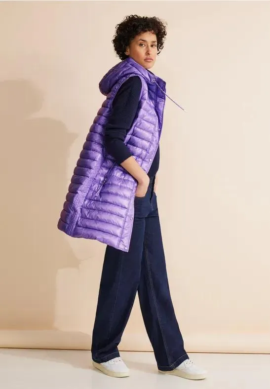 Lange gewatteerde bodywarmer met capuchon