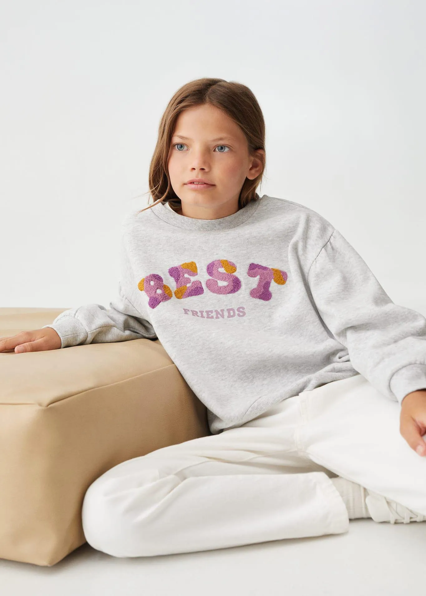 Sweatshirt met geborduurde boodschap