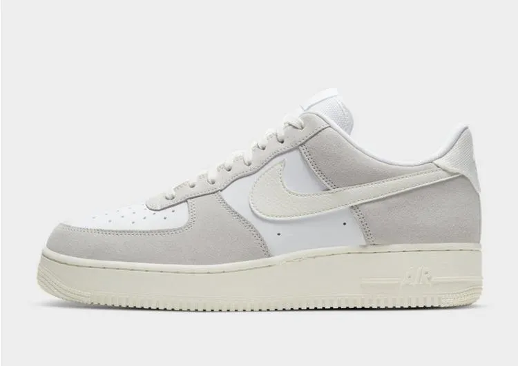 Nike Air Force 1 LV8