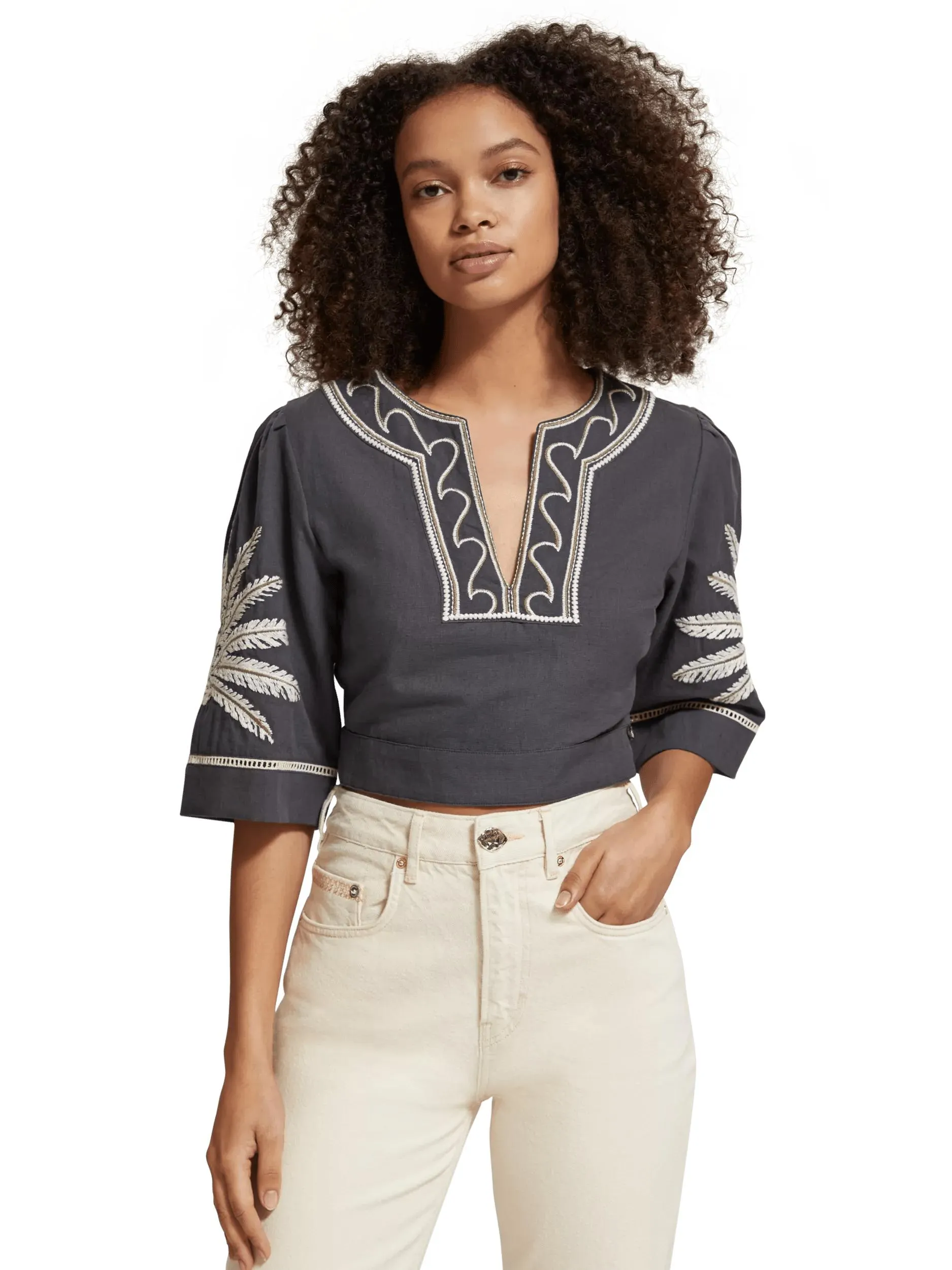 Geborduurde crop-top