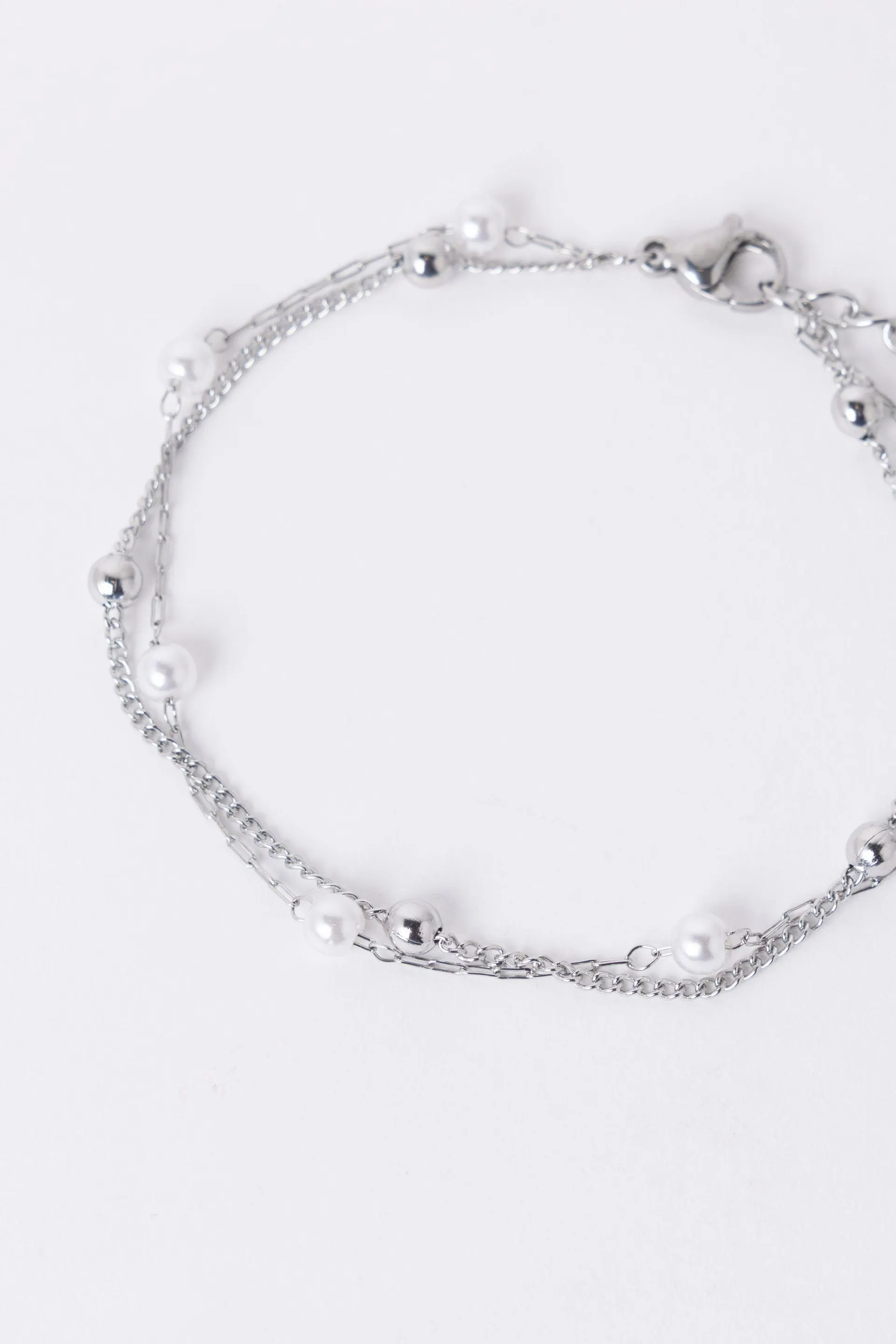 Zilverkleurige dubbele armband met imitatieparels