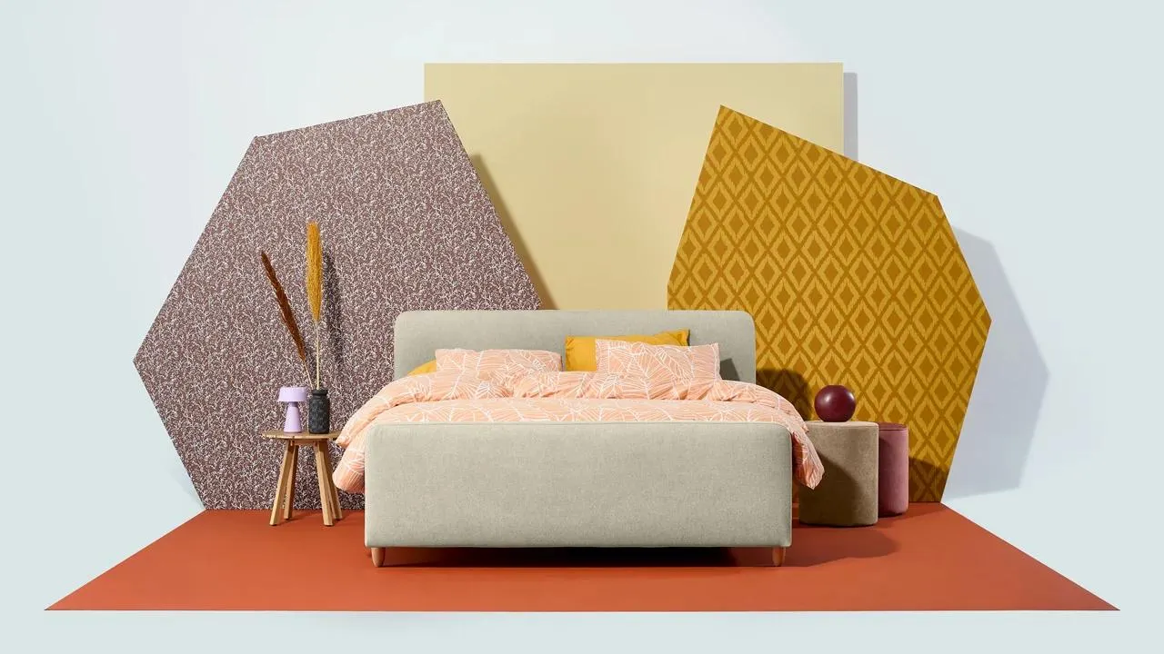 Boxspring Round vlak met gestoffeerd matras en voetbord