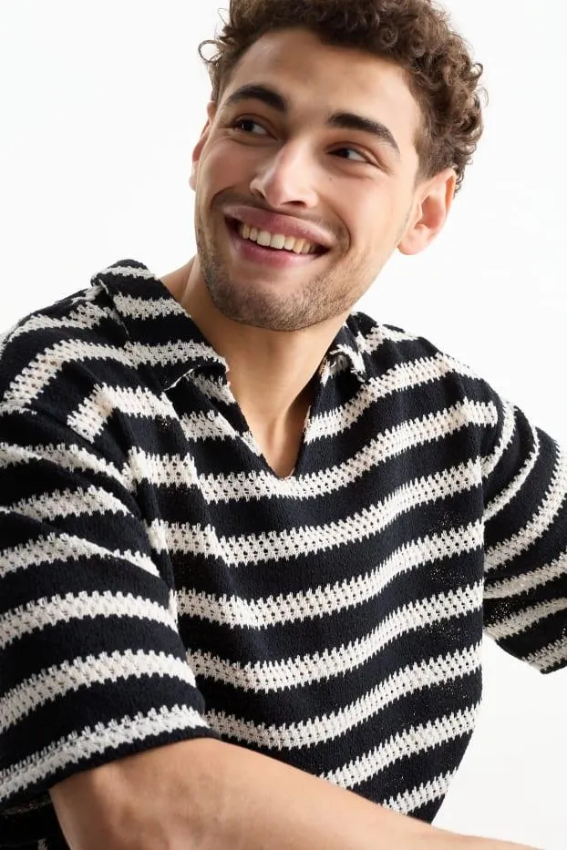 Pletený svetr - s krátkým rukávem - pruhovaný