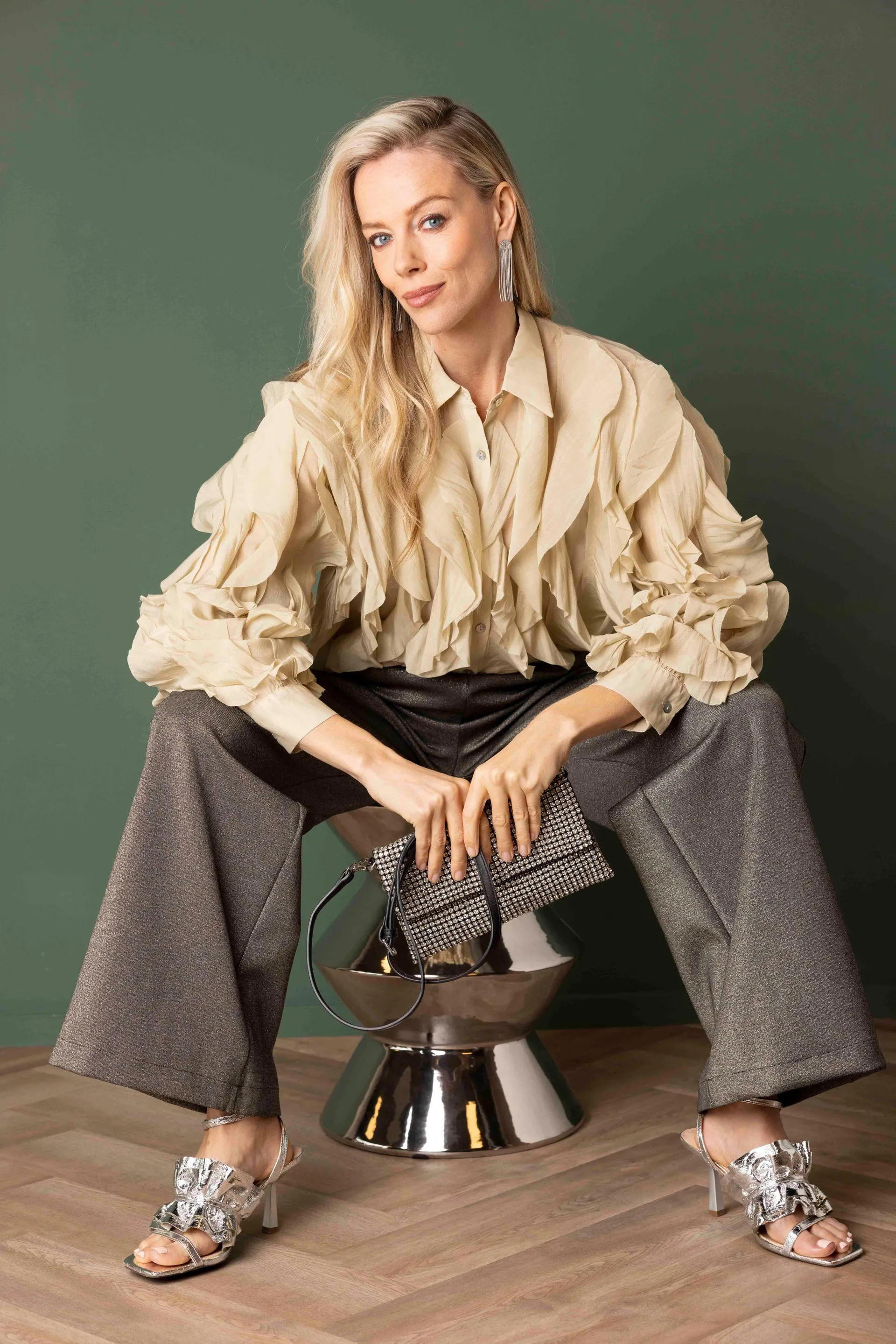 Zandkleurige blouse met ruches