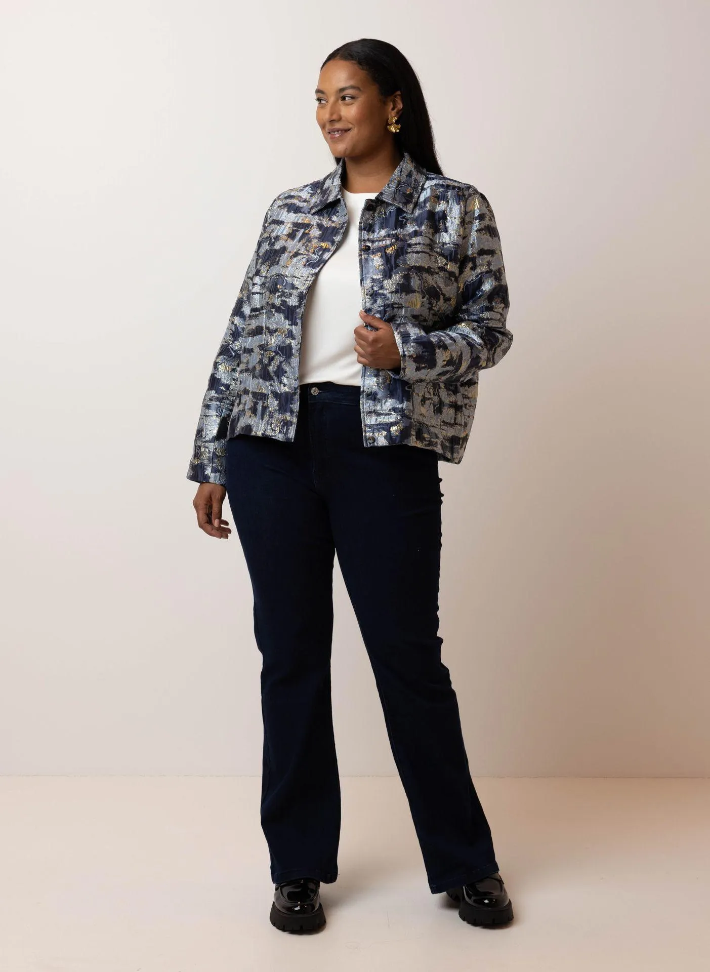 Jasje met abstract dessin in blauw en goud