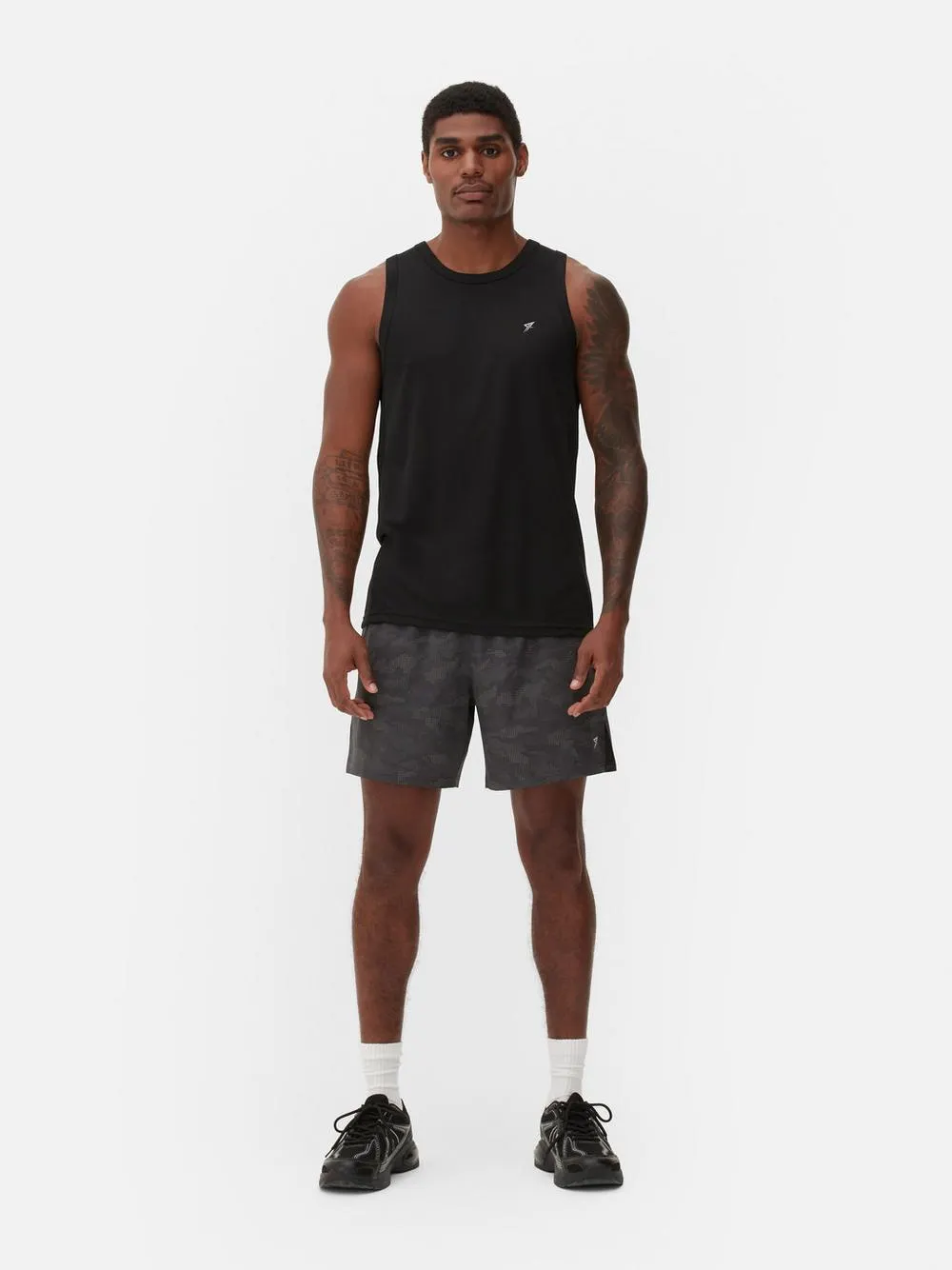 Camiseta deportiva de cuello redondo