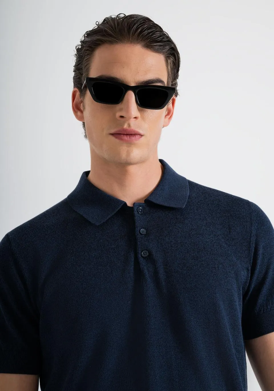 SLIM FIT POLO SHIRT IN SOFT, LIGHTWEIGHT SOLID-COLOUR YARN