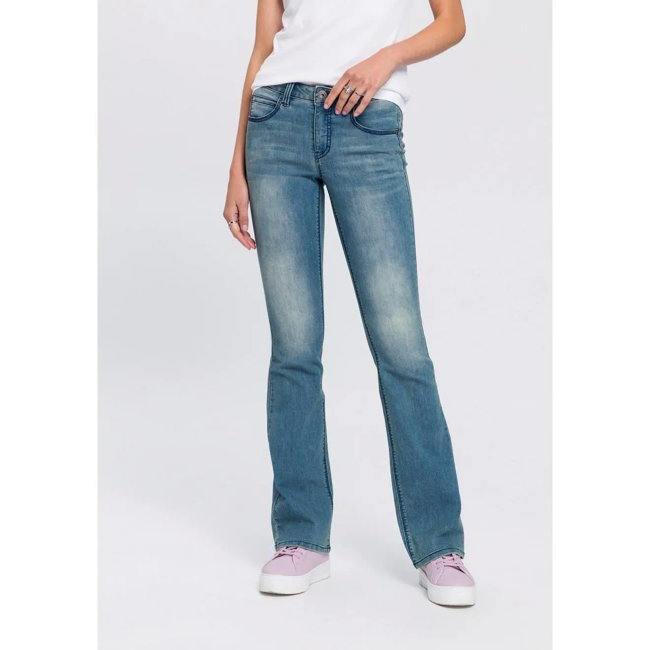 Arizona Bootcut jeans Shaping bootcut, contraststiksels, used-look-wassing, lage taille